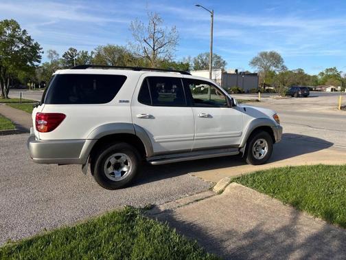 Natural White 2002 Toyota Sequoia SR5