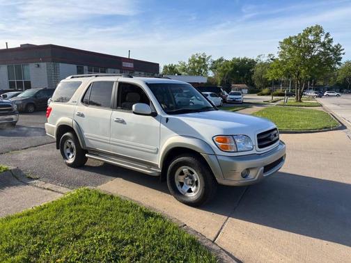 Natural White 2002 Toyota Sequoia SR5