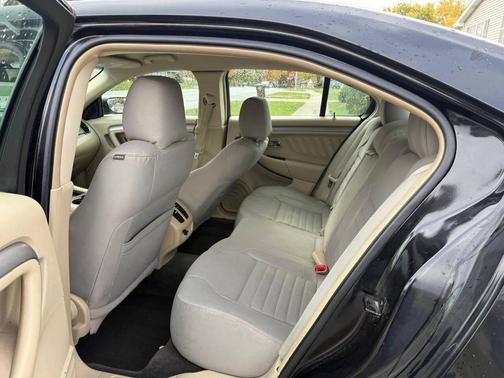 2013 Ford Taurus SE