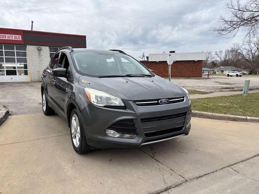 Magnetic 2016 Ford Escape SE