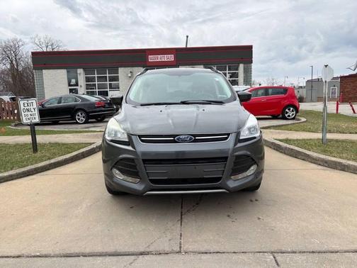 Magnetic 2016 Ford Escape SE