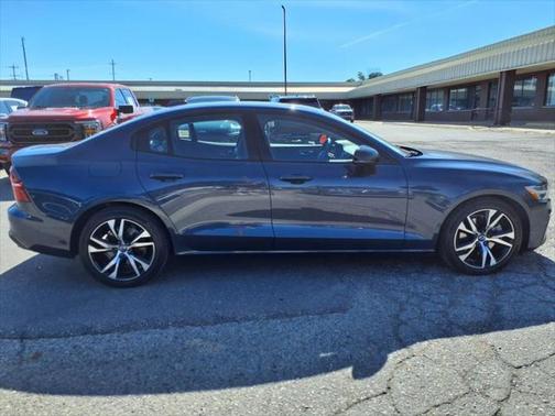 2023 Volvo S60 B5 Core Dark Theme