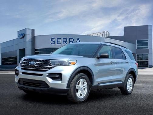Iconic Silver Metallic 2024 Ford Explorer XLT