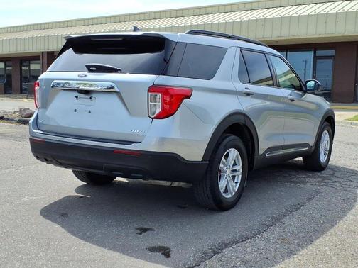 Iconic Silver Metallic 2024 Ford Explorer XLT