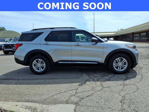 Iconic Silver Metallic 2024 Ford Explorer XLT