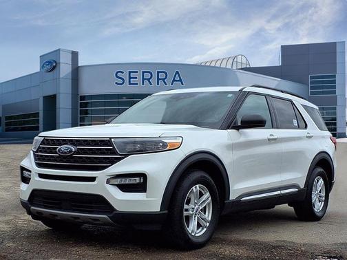 Star White Metallic Tri-Coat 2022 Ford Explorer XLT
