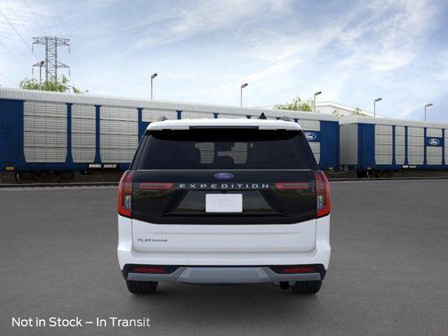 Star White Metallic Tri-Coat 2026 Ford Expedition Platinum