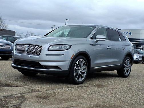 Silver Radiance Metallic Clearcoat 2022 Lincoln Nautilus Reserve