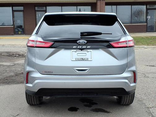 Iconic Silver Metallic 2024 Ford Edge ST Line