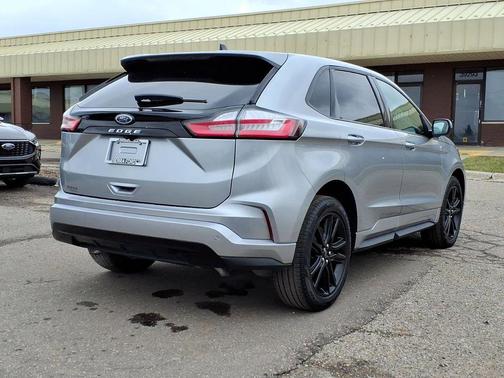 Iconic Silver Metallic 2024 Ford Edge ST Line