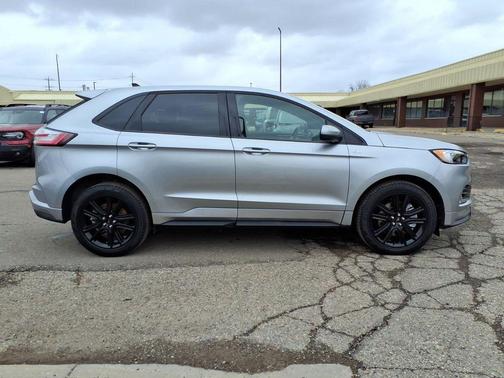 Iconic Silver Metallic 2024 Ford Edge ST Line