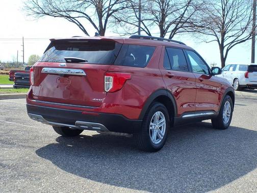 Rapid Red Metallic Tinted Clearcoat 2024 Ford Explorer XLT