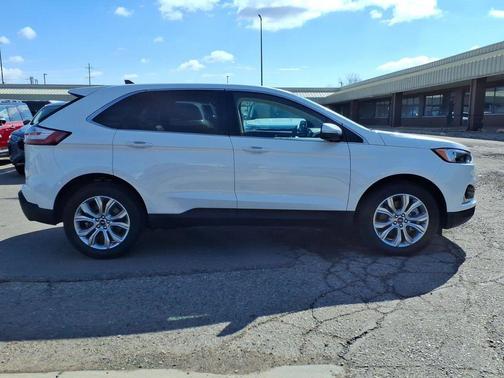 Star White Metallic Tri-Coat 2023 Ford Edge Titanium