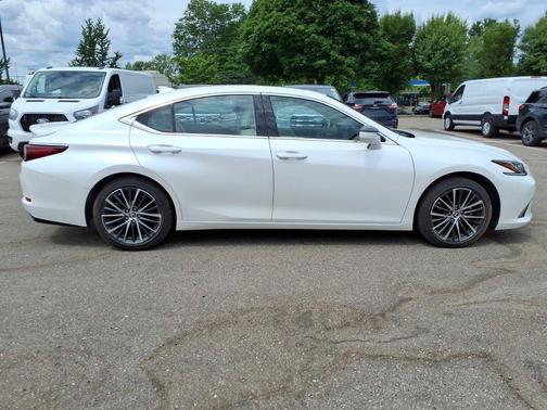 Eminent White Pearl 2024 Lexus ES 350 Base