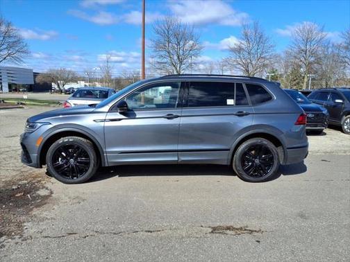 2022 Volkswagen Tiguan 2.0T SE R-Line Black 4MOTION