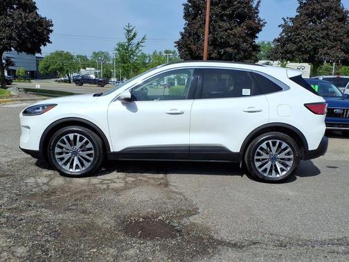 Star White Metallic Tri-Coat 2020 Ford Escape Titanium