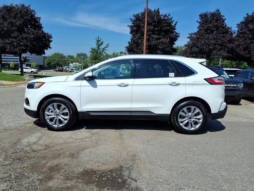 Star White Metallic Tri-Coat 2024 Ford Edge Titanium