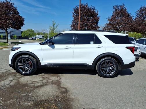 Star White Metallic Tri-Coat 2025 Ford Explorer ST