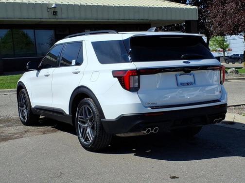Star White Metallic Tri-Coat 2025 Ford Explorer ST