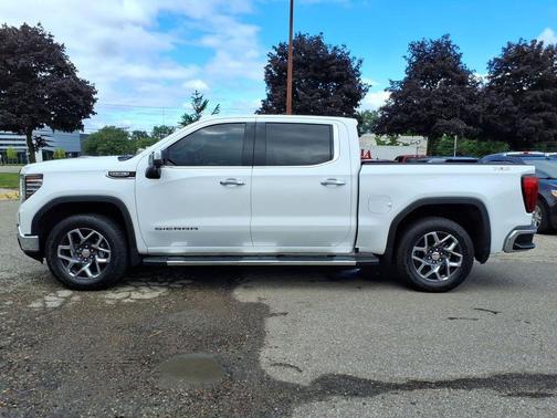 Summit White 2025 GMC Sierra 1500 SLT