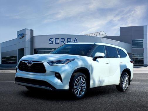 Pearl 2024 Toyota Highlander Hybrid Platinum