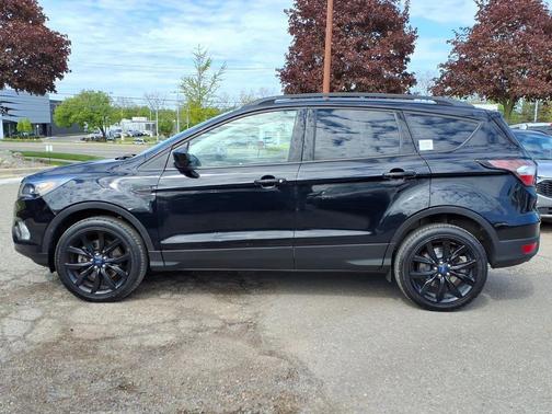 Shadow Black 2018 Ford Escape SE