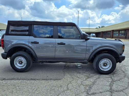 2021 Ford Bronco Base