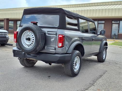 2021 Ford Bronco Base