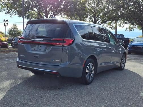 2022 Chrysler Pacifica Hybrid Touring L