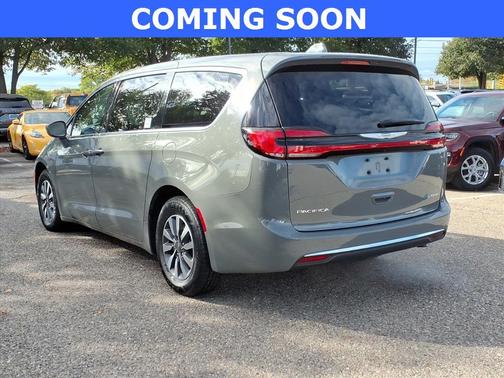 2022 Chrysler Pacifica Hybrid Touring L