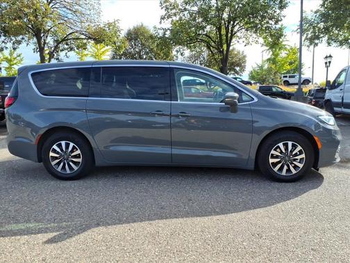 2022 Chrysler Pacifica Hybrid Touring L