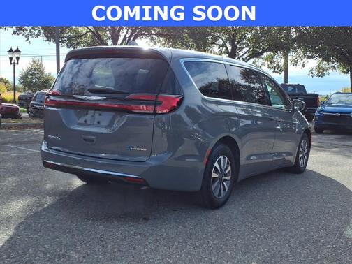 2022 Chrysler Pacifica Hybrid Touring L