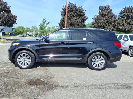 Agate Black Metallic 2024 Ford Explorer Limited