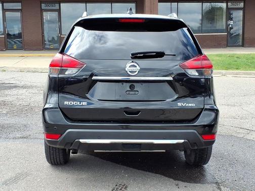 Magnetic Black Pearl 2020 Nissan Rogue SV