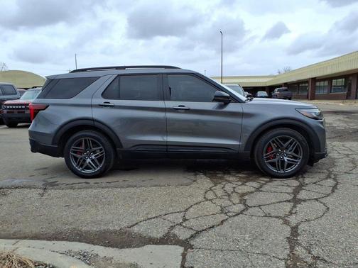 Carbonized Gray Metallic 2025 Ford Explorer ST