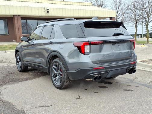 Carbonized Gray Metallic 2025 Ford Explorer ST