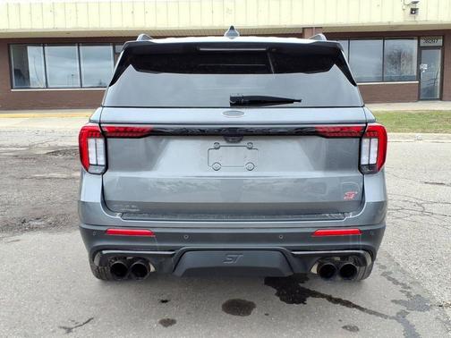 Carbonized Gray Metallic 2025 Ford Explorer ST