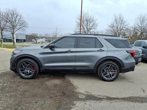 Carbonized Gray Metallic 2025 Ford Explorer ST