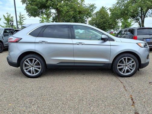 Iconic Silver Metallic 2024 Ford Edge Titanium