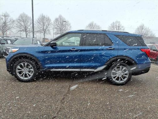 Atlas Blue Metallic 2022 Ford Explorer Limited