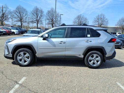 2025 Toyota RAV4 Hybrid XLE