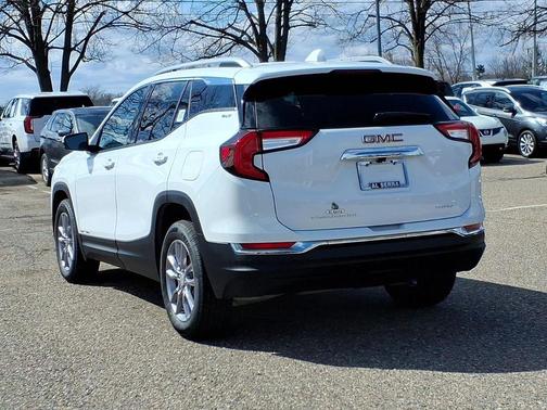 Summit White 2024 GMC Terrain SLT