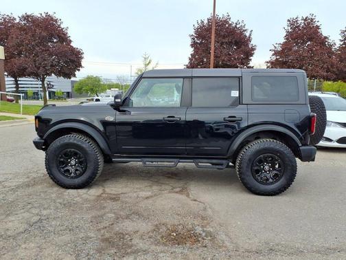 Shadow Black 2023 Ford Bronco Wildtrak