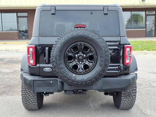 Shadow Black 2023 Ford Bronco Wildtrak