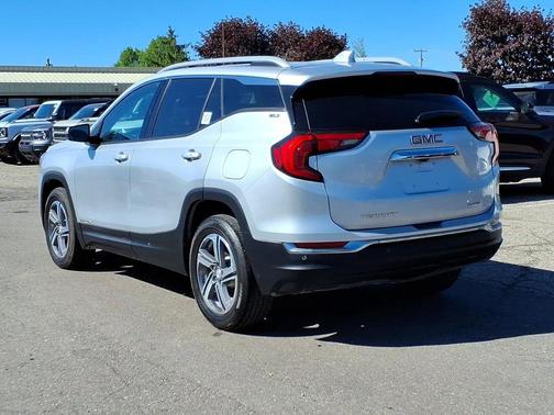 Quicksilver Metallic 2021 GMC Terrain SLT
