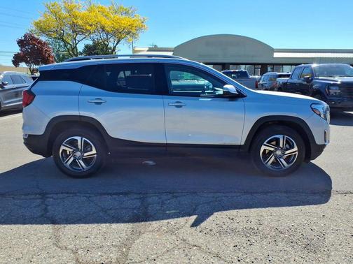 Quicksilver Metallic 2021 GMC Terrain SLT