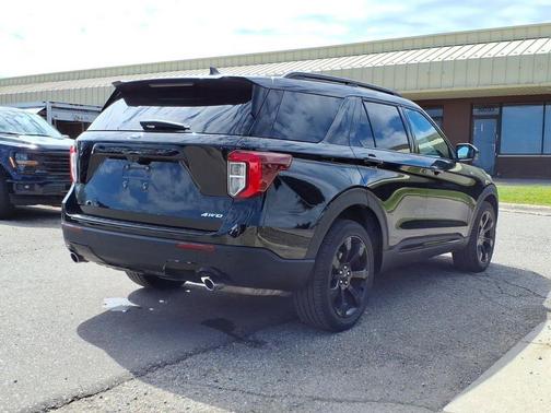 Agate Black Metallic 2023 Ford Explorer ST-Line