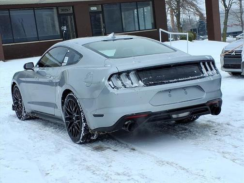 2022 Ford Mustang EcoBoost