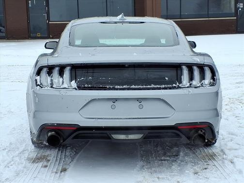 2022 Ford Mustang EcoBoost