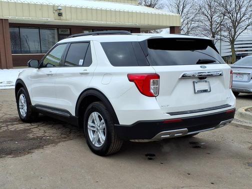 Star White Metallic Tri-Coat 2023 Ford Explorer XLT